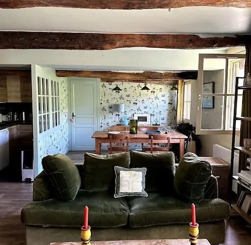 Charming Normandy Saint-Julien-sur-Calonne